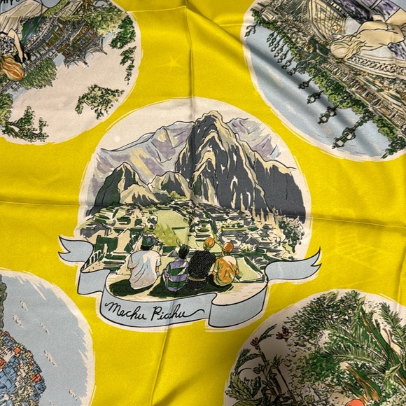 TORY BURCH SCARF 🧣, 91cm x 91cm. - Picture 3 of 12